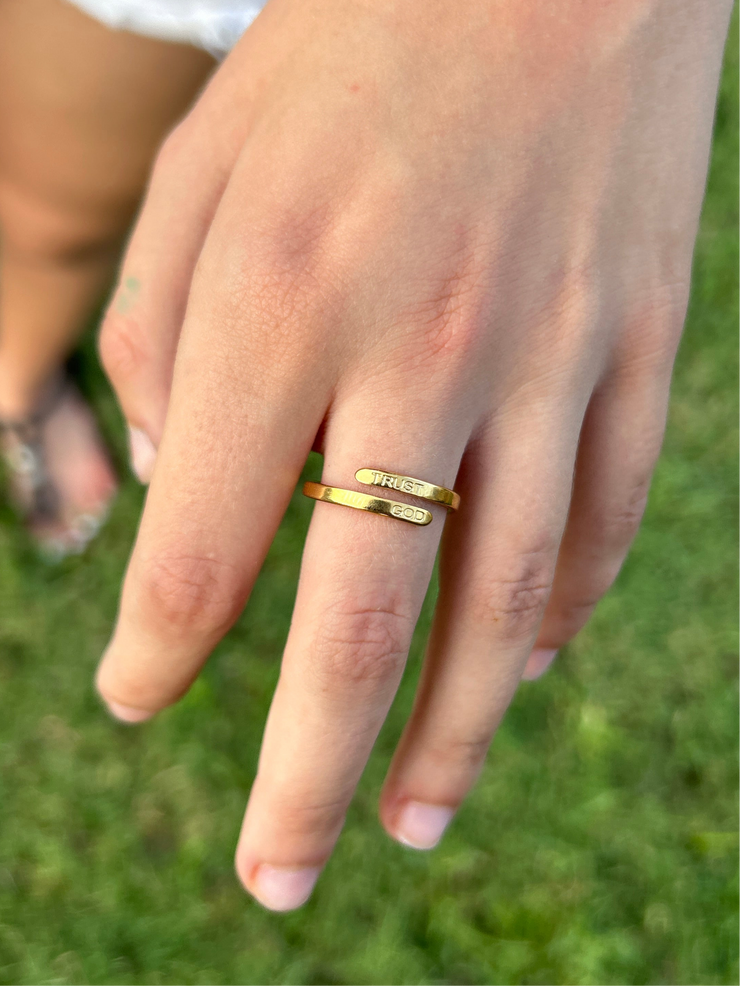 🙏 Trust God Engraved Ring (Gold & Silver)