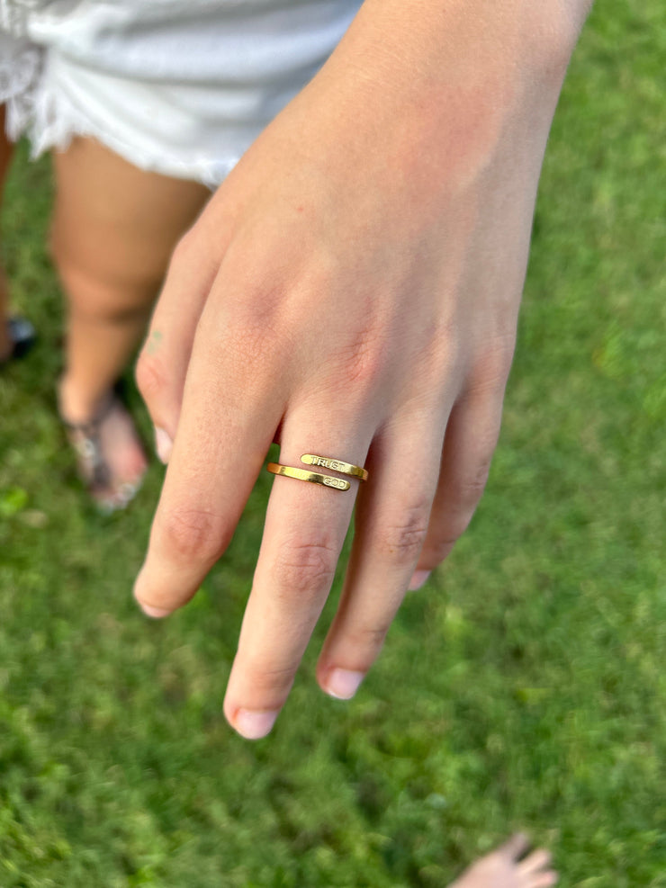 🙏 Trust God Engraved Ring (Gold & Silver)